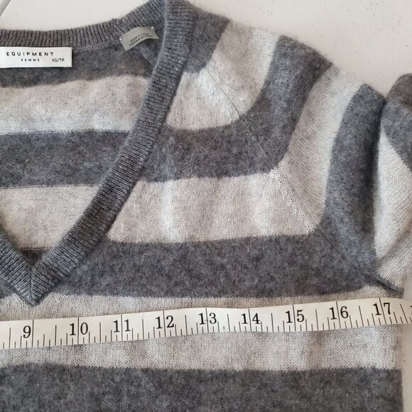 Equipment Femme Cashmere Sweater Gray Metallic Stripes XS V-neck Y2k - Picture 4 of 12